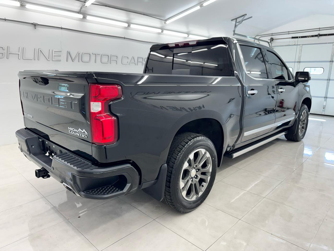 Chevrolet Silverado 1500 4WD Crew Cab 147" High Country 2023