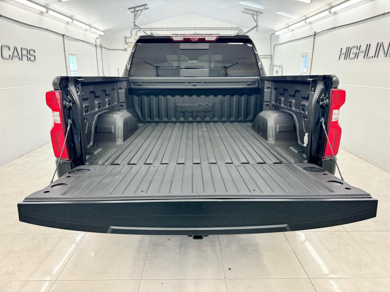 Chevrolet Silverado 1500 4WD Crew Cab 147" High Country 2023