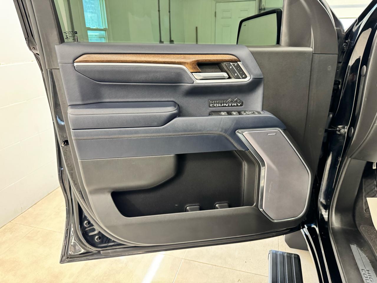 Chevrolet Silverado 1500 4WD Crew Cab 147" High Country 2023