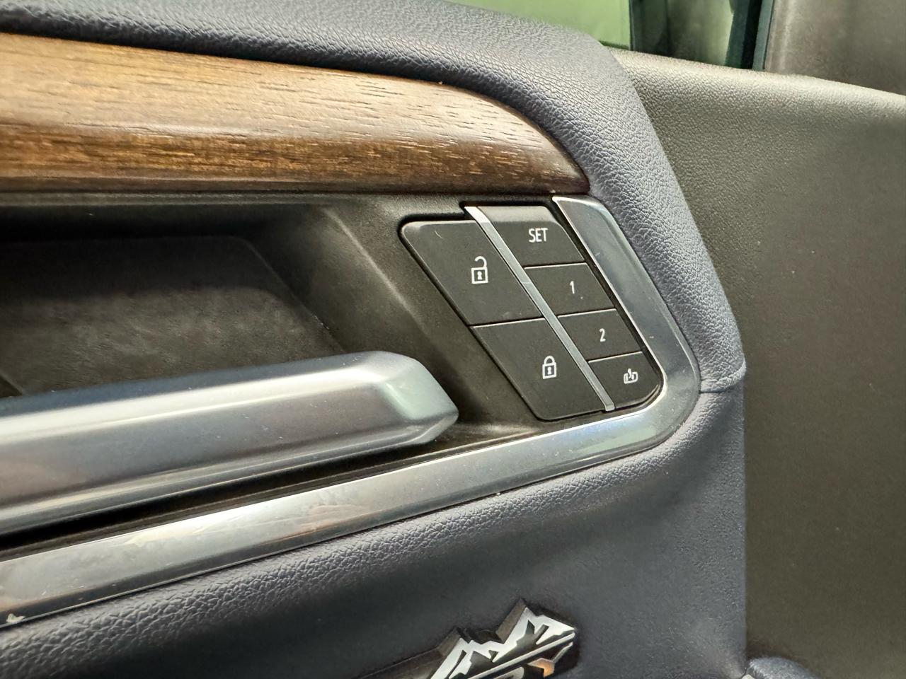 Chevrolet Silverado 1500 4WD Crew Cab 147" High Country 2023