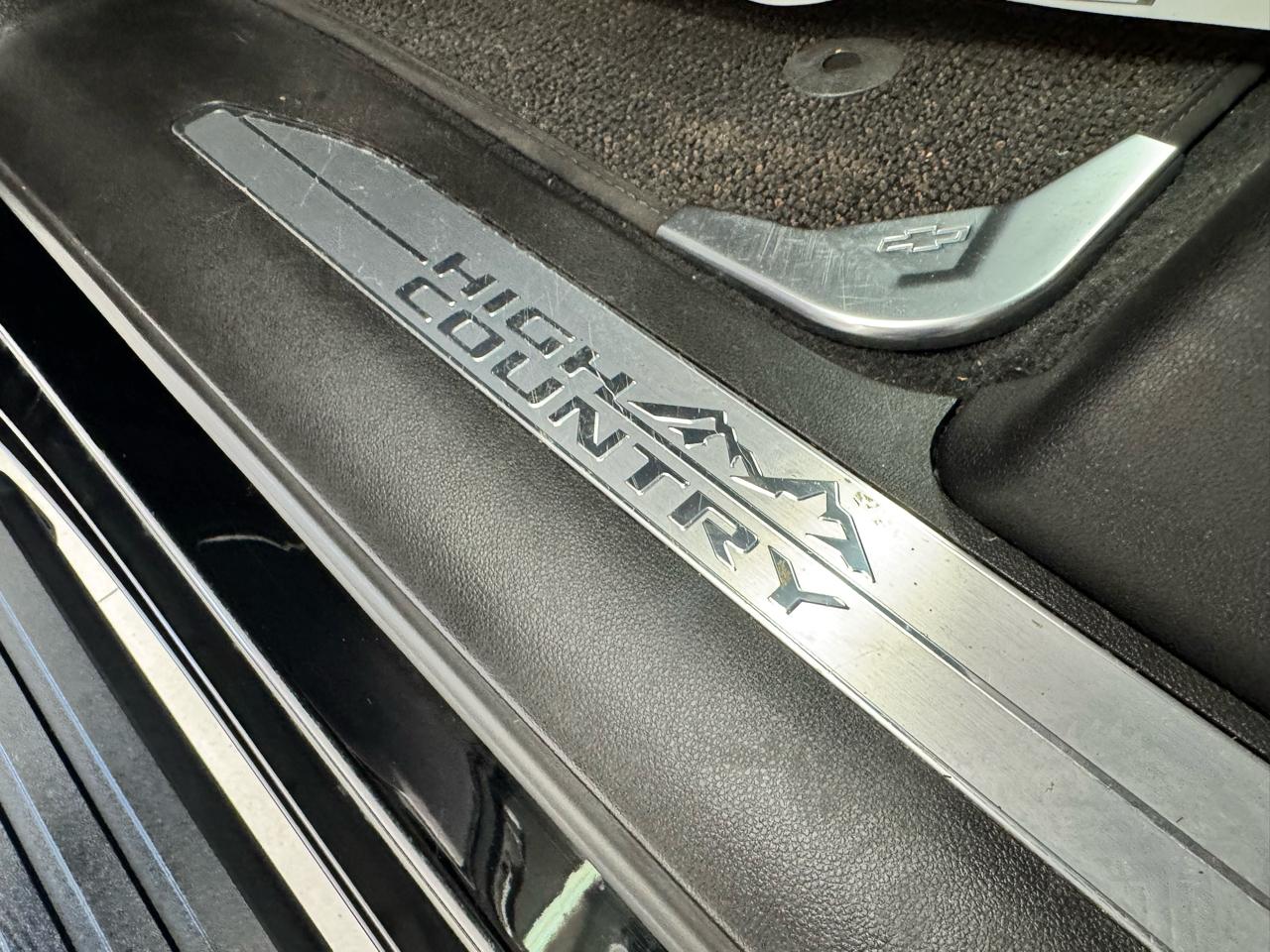 Chevrolet Silverado 1500 4WD Crew Cab 147" High Country 2023