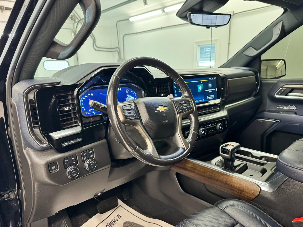 Chevrolet Silverado 1500 4WD Crew Cab 147" High Country 2023