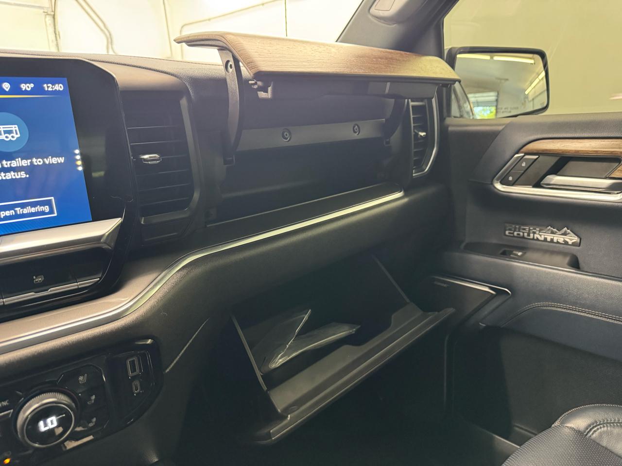 Chevrolet Silverado 1500 4WD Crew Cab 147" High Country 2023