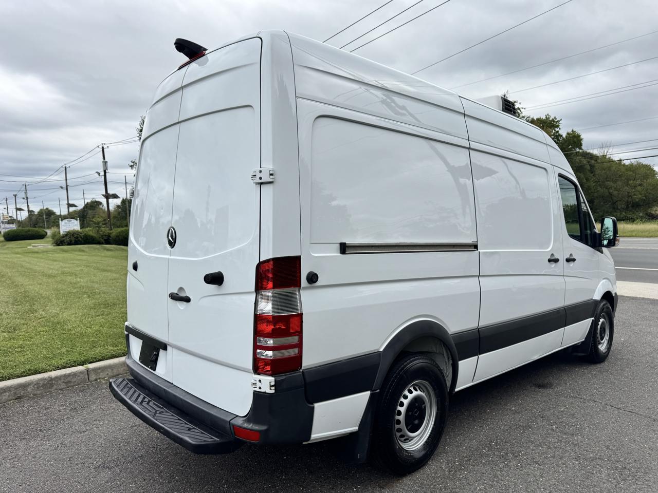 Mercedes-Benz Sprinter Cargo Van 2500 Standard Roof V6 144" Worker RWD 2018