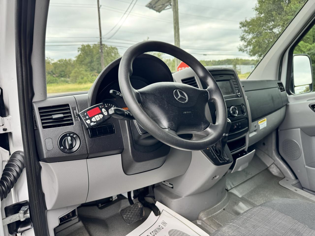 Mercedes-Benz Sprinter Cargo Van 2500 Standard Roof V6 144" Worker RWD 2018