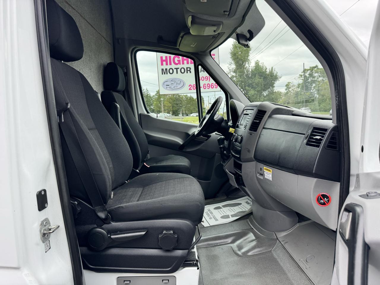 Mercedes-Benz Sprinter Cargo Van 2500 Standard Roof V6 144" Worker RWD 2018