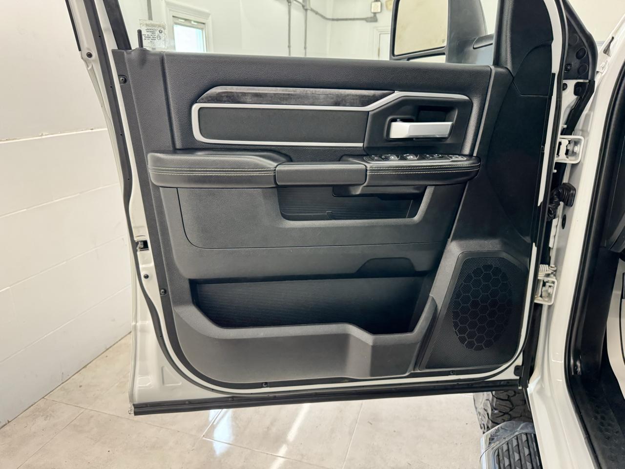 RAM 2500 Big Horn 4x4 Crew Cab 6'4" Box 2024