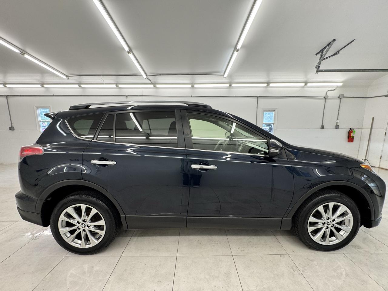 Toyota RAV4 Limited AWD (Natl) 2017