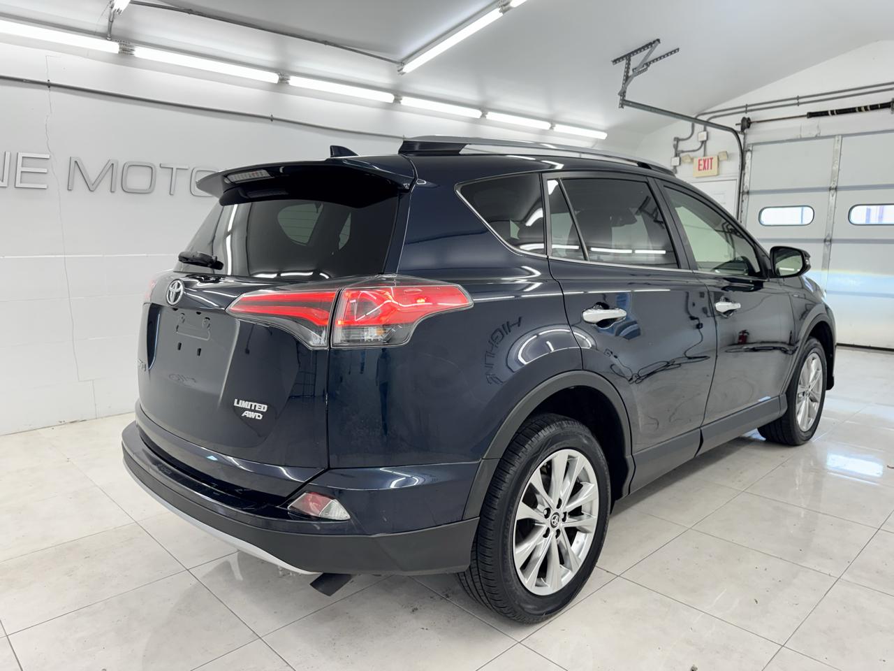 Toyota RAV4 Limited AWD (Natl) 2017