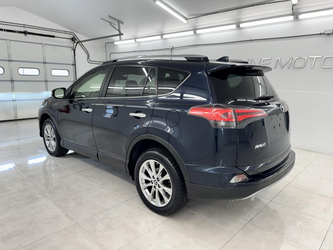 Toyota RAV4 Limited AWD (Natl) 2017