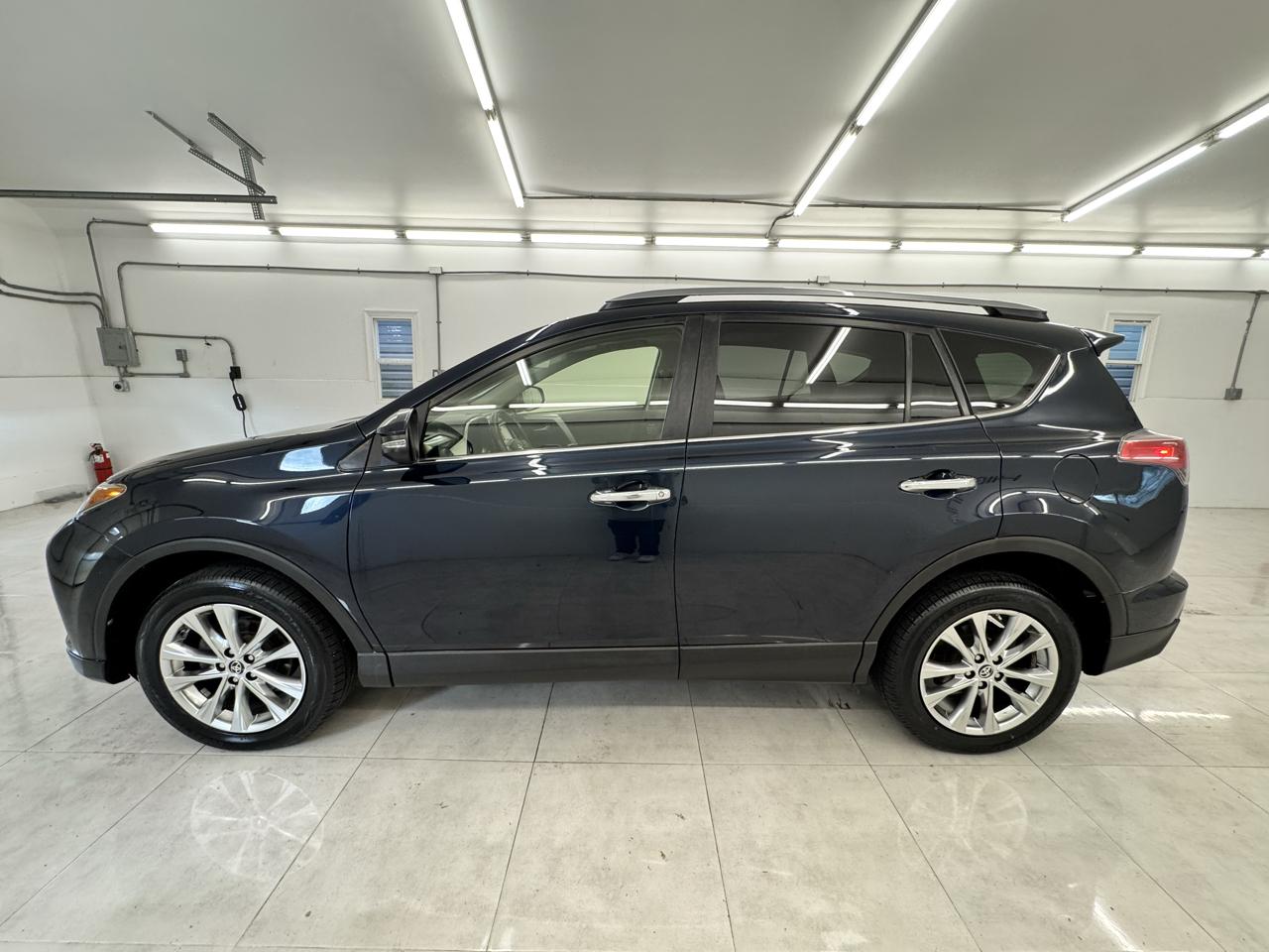 Toyota RAV4 Limited AWD (Natl) 2017