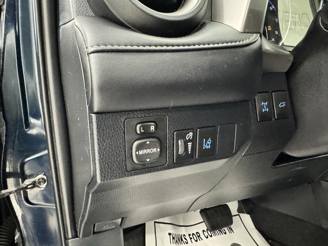 Toyota RAV4 Limited AWD (Natl) 2017
