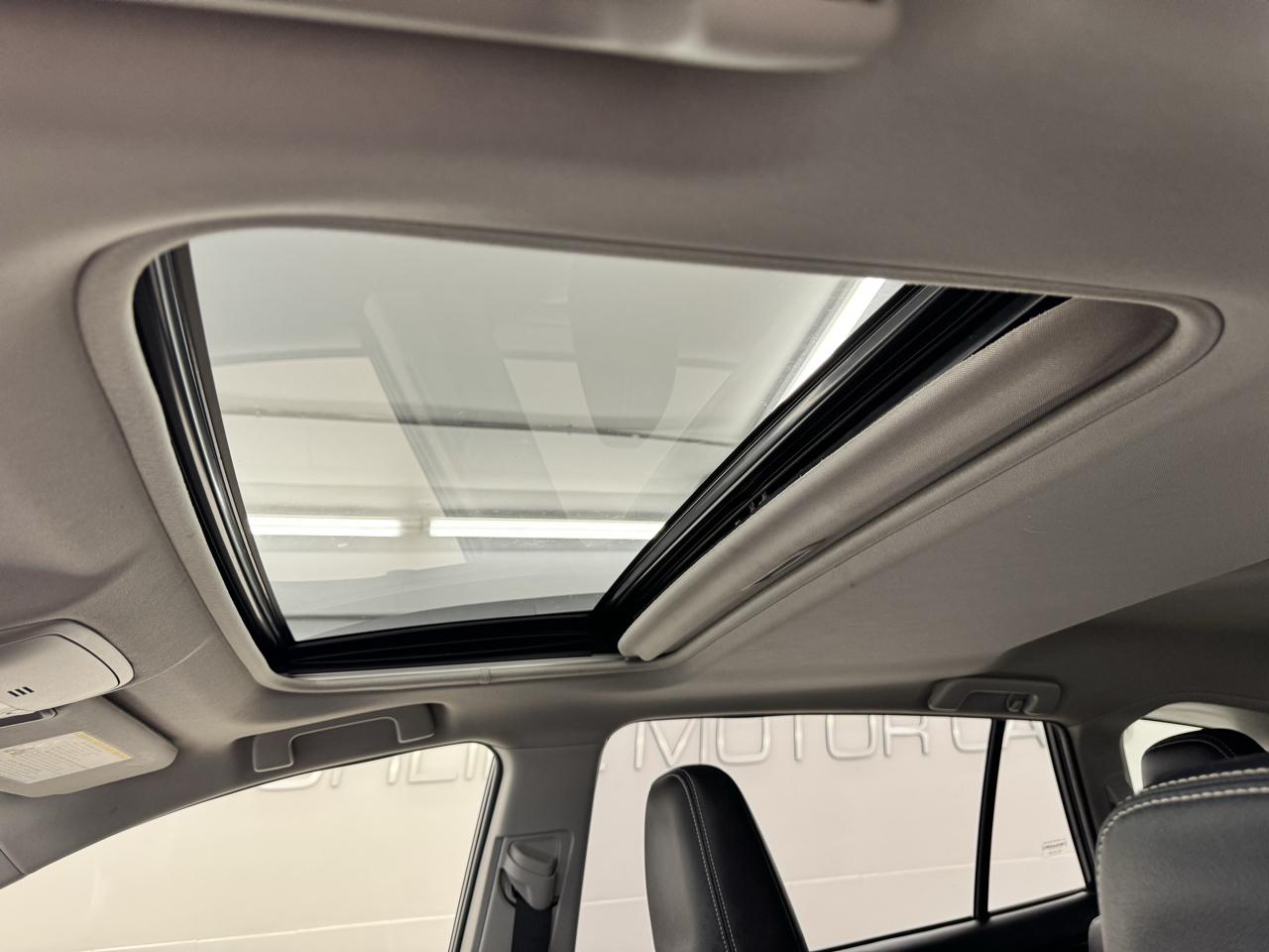 Toyota RAV4 Limited AWD (Natl) 2017
