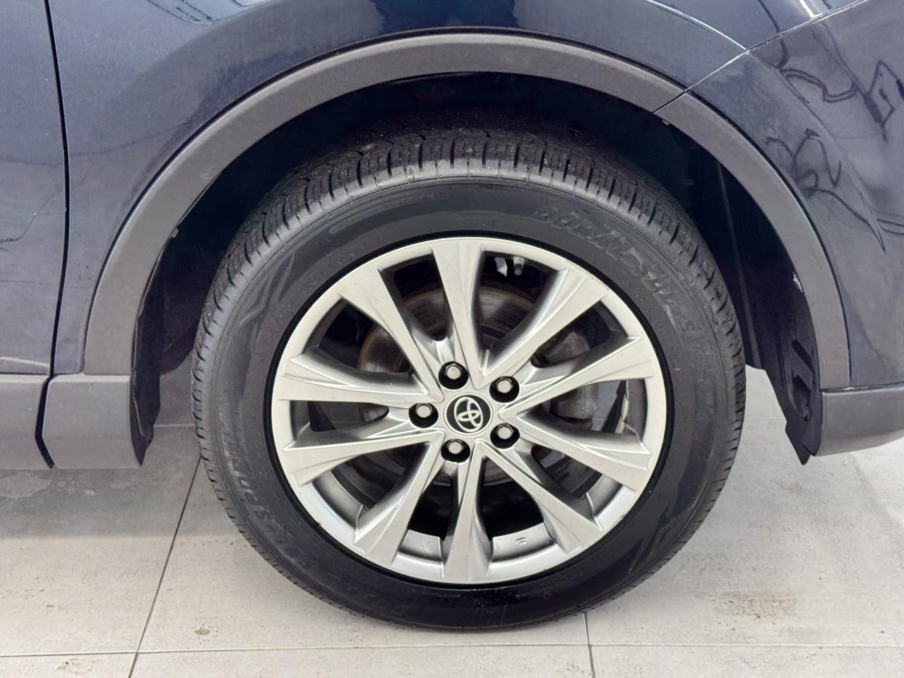 Toyota RAV4 Limited AWD (Natl) 2017