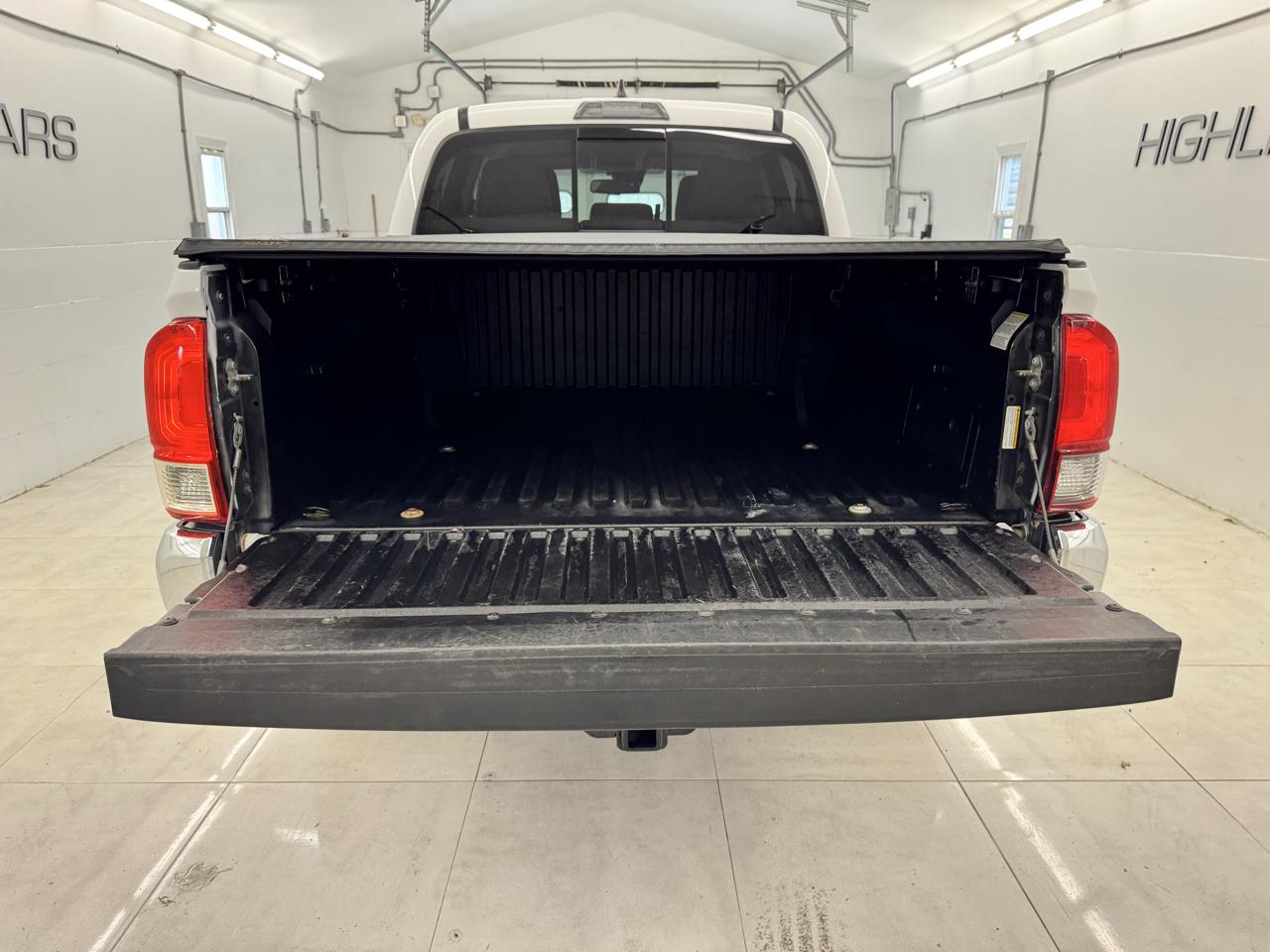 Toyota Tacoma 2WD TRD Off Road Double Cab 5' Bed V6 AT (Natl) 2019