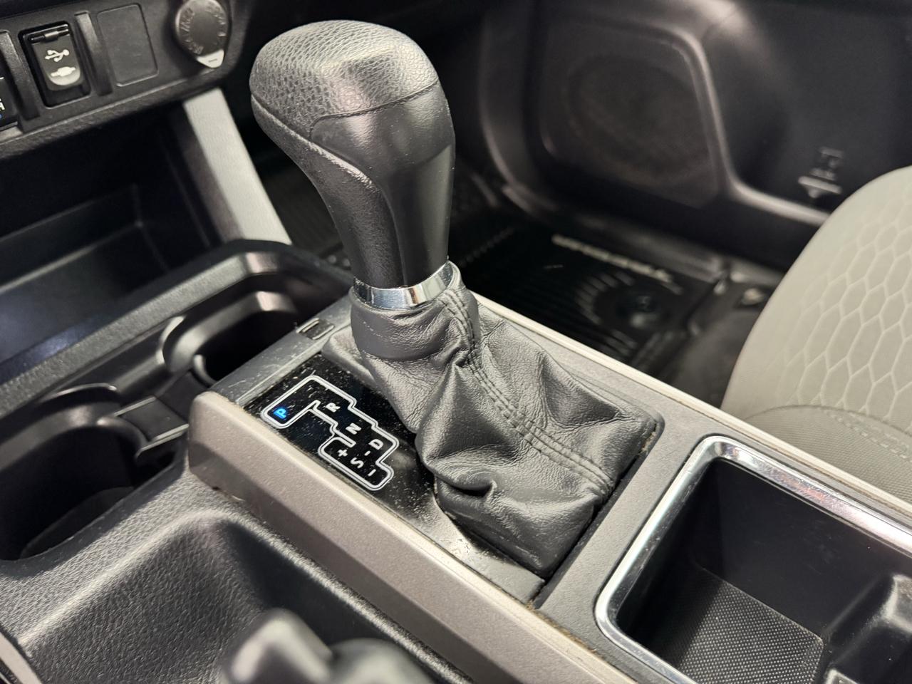 Toyota Tacoma 2WD TRD Off Road Double Cab 5' Bed V6 AT (Natl) 2019
