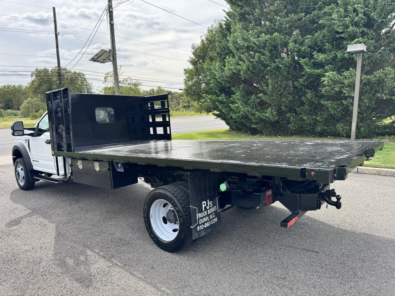 Ford Super Duty F-550 DRW XLT 2WD Reg Cab 145" WB 60" CA 2020