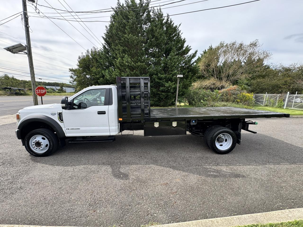 Ford Super Duty F-550 DRW XLT 2WD Reg Cab 145" WB 60" CA 2020