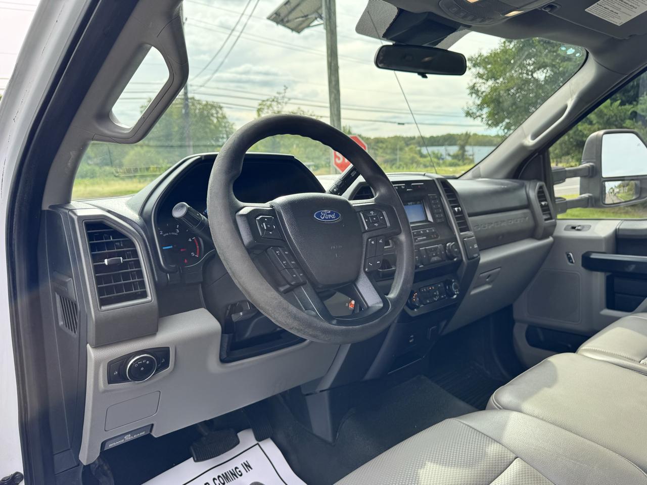 Ford Super Duty F-550 DRW XLT 2WD Reg Cab 145" WB 60" CA 2020