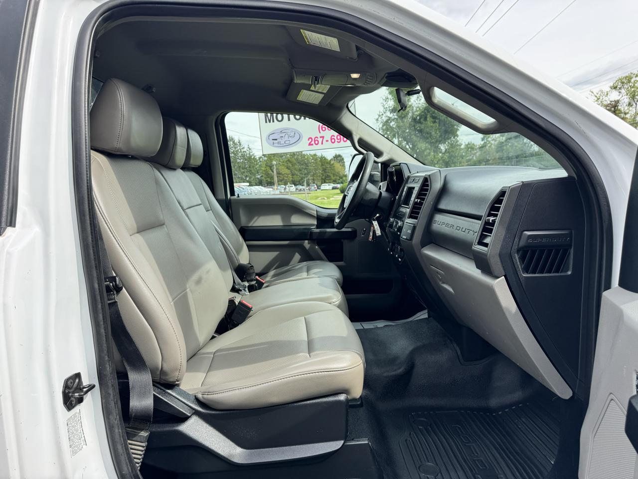 Ford Super Duty F-550 DRW XLT 2WD Reg Cab 145" WB 60" CA 2020