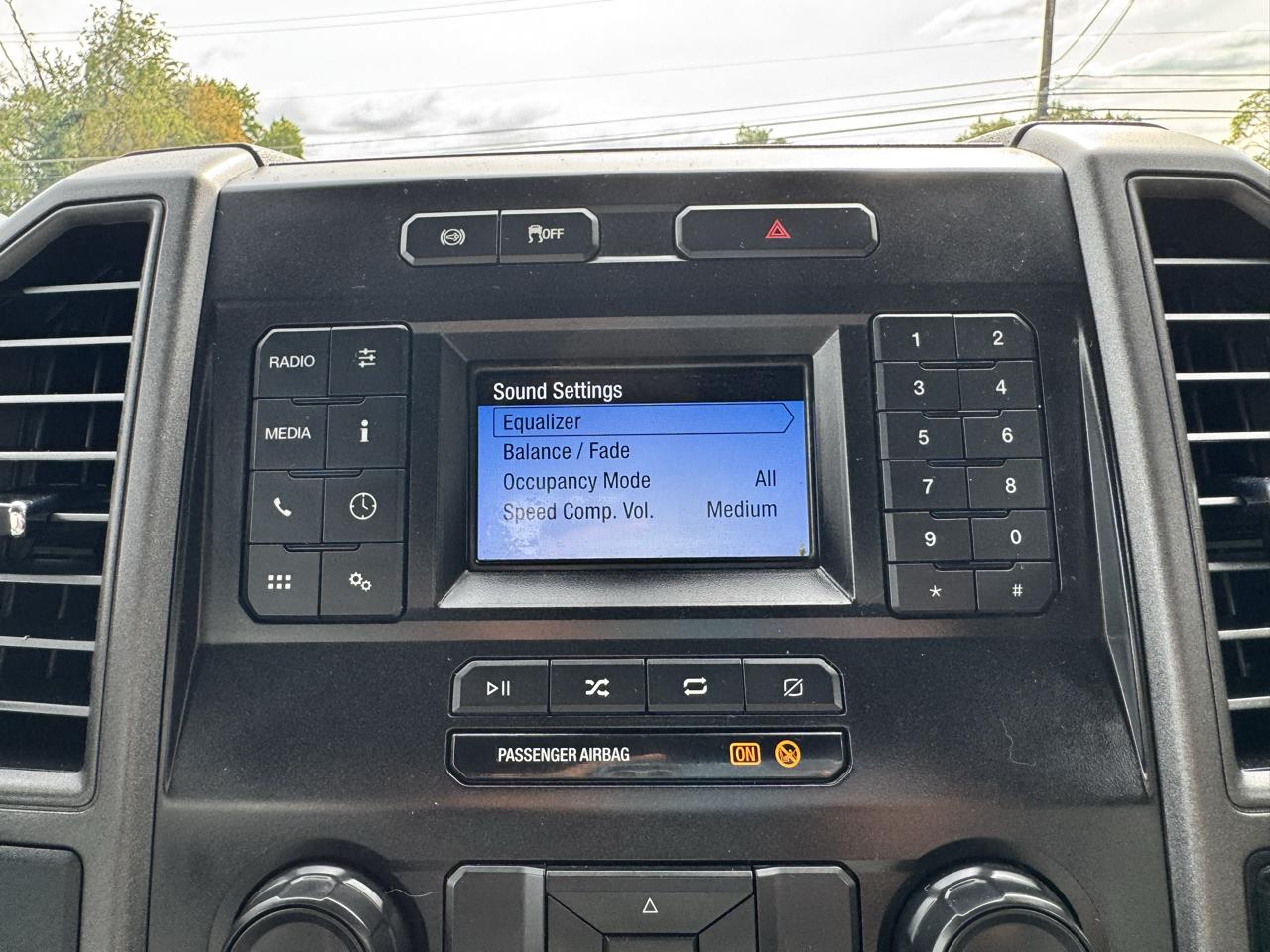 Ford Super Duty F-550 DRW XLT 2WD Reg Cab 145" WB 60" CA 2020