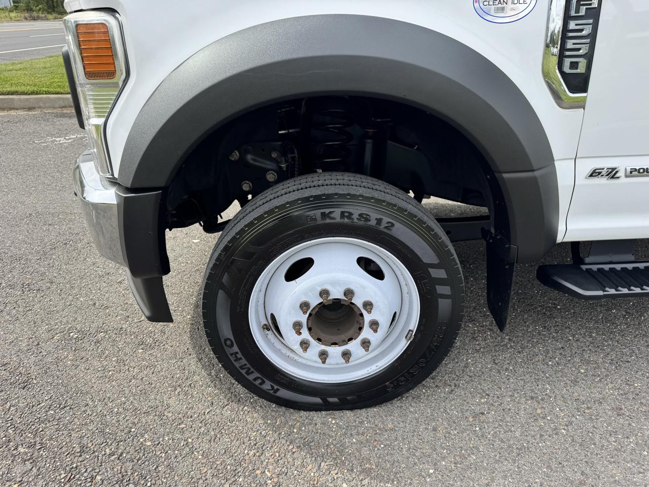 Ford Super Duty F-550 DRW XLT 2WD Reg Cab 145" WB 60" CA 2020