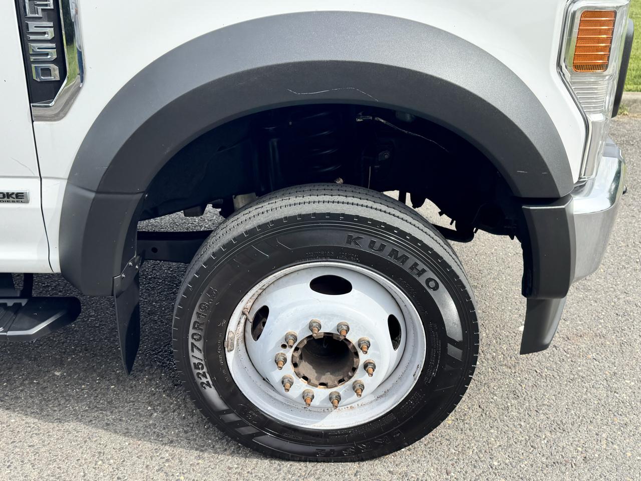 Ford Super Duty F-550 DRW XLT 2WD Reg Cab 145" WB 60" CA 2020