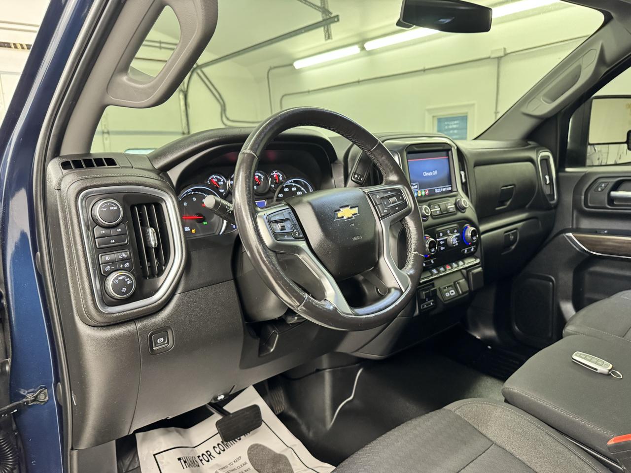 Chevrolet Silverado 3500HD 4WD Crew Cab 172" LT 2022