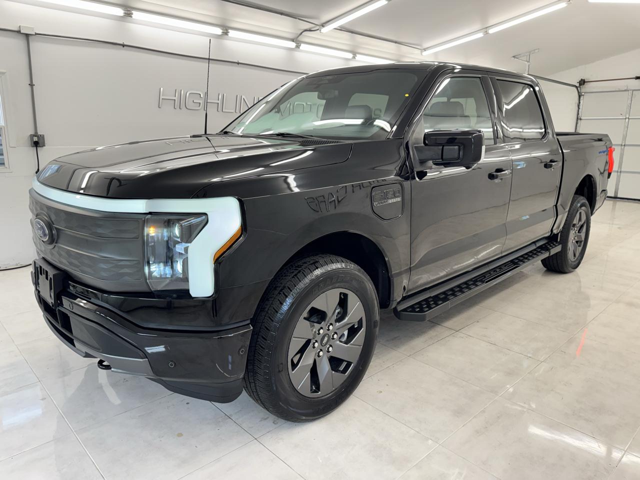 Ford F-150 Lightning LARIAT 4WD SuperCrew 5.5' Box 2022