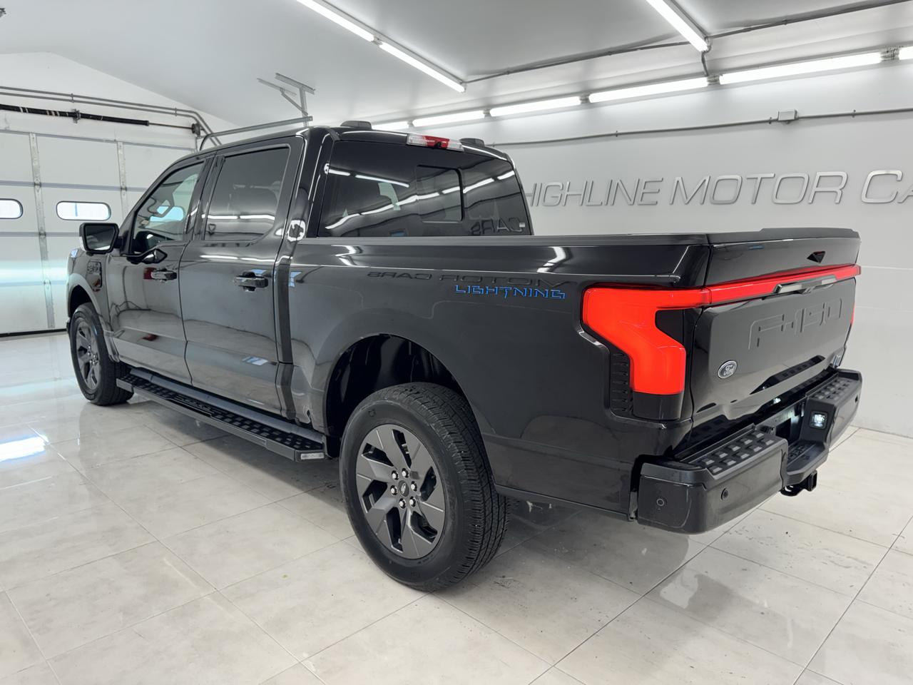 Ford F-150 Lightning LARIAT 4WD SuperCrew 5.5' Box 2022