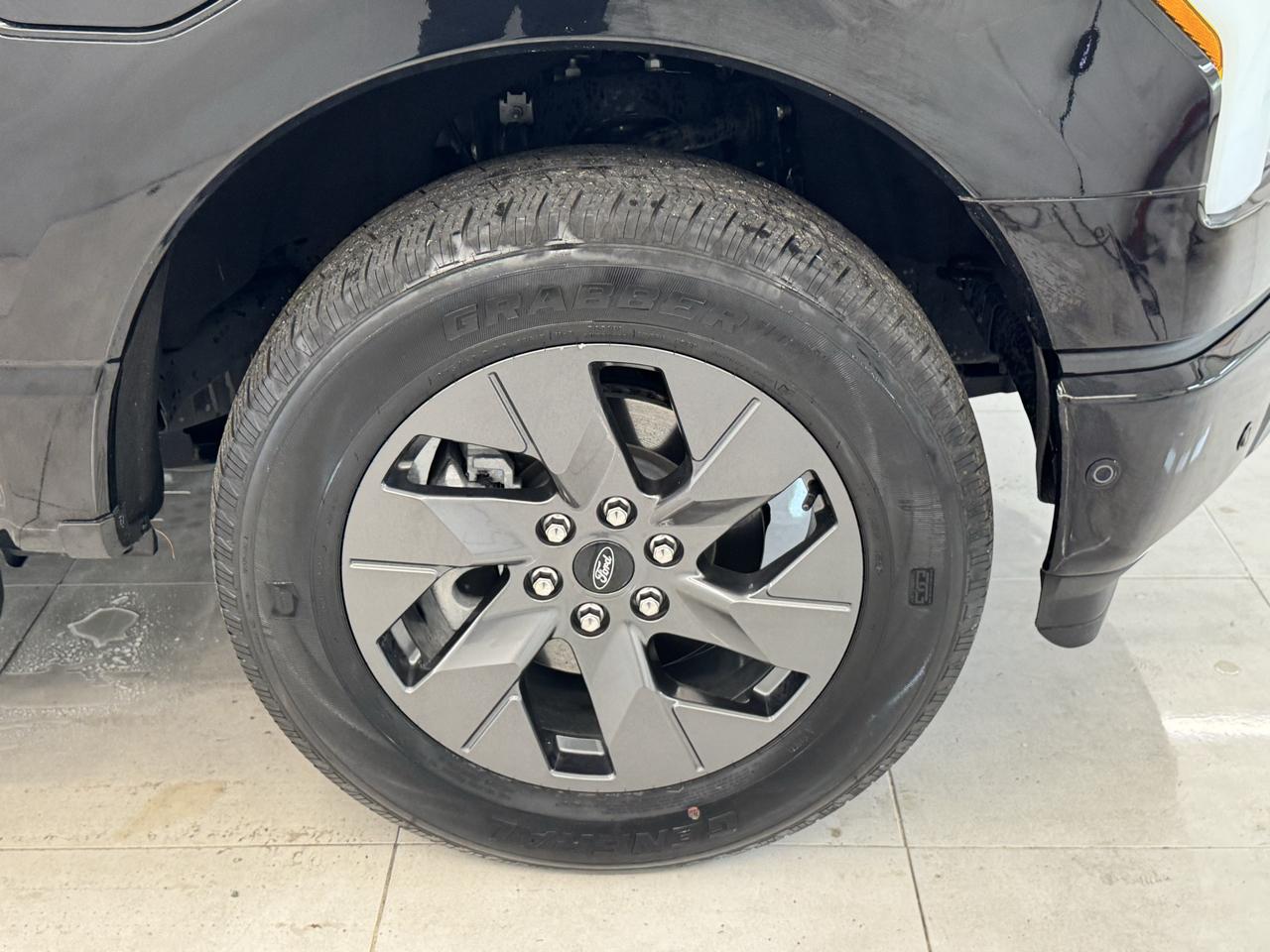 Ford F-150 Lightning LARIAT 4WD SuperCrew 5.5' Box 2022