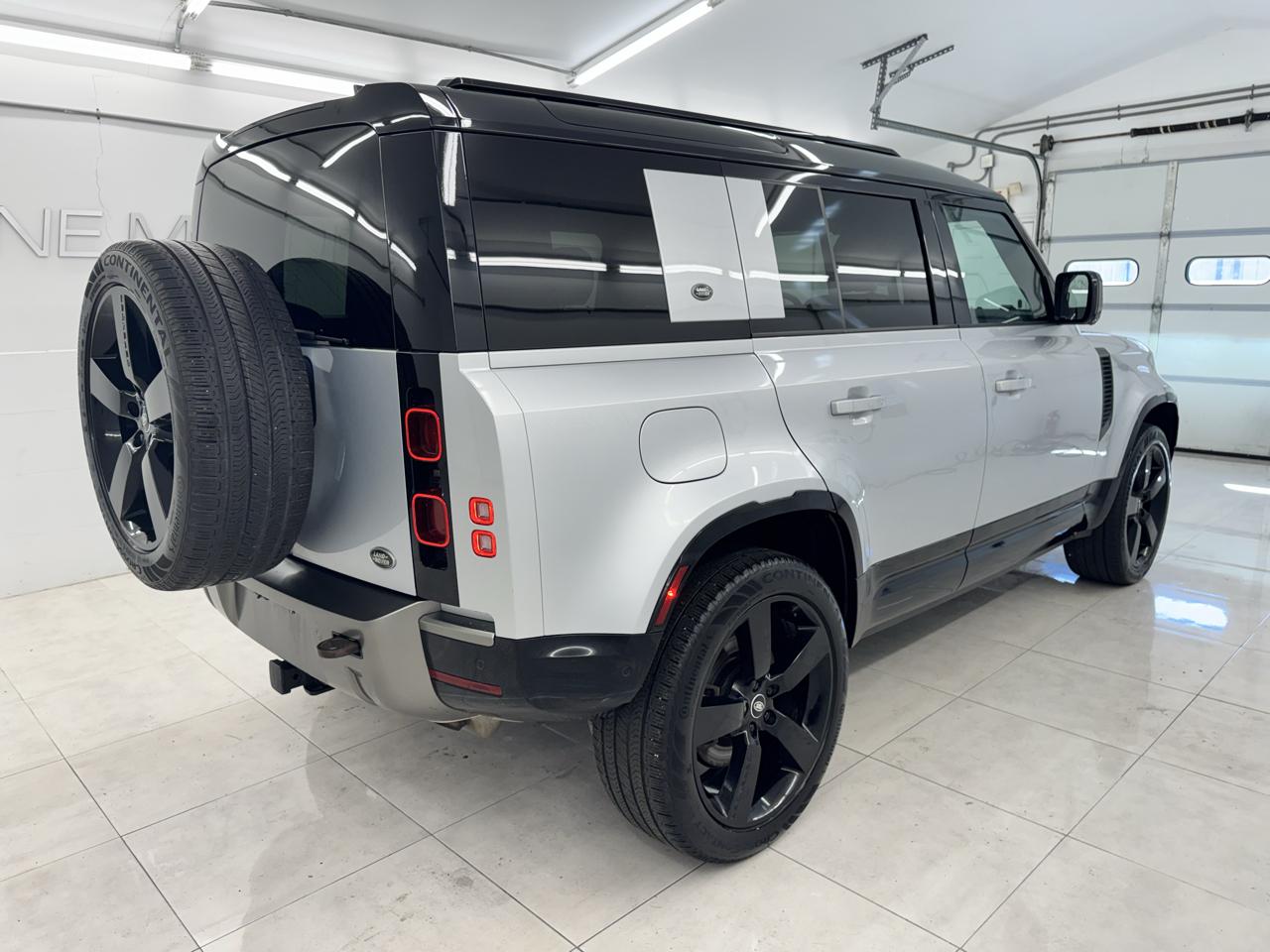 Land Rover Defender 110 X-Dynamic SE AWD 2023