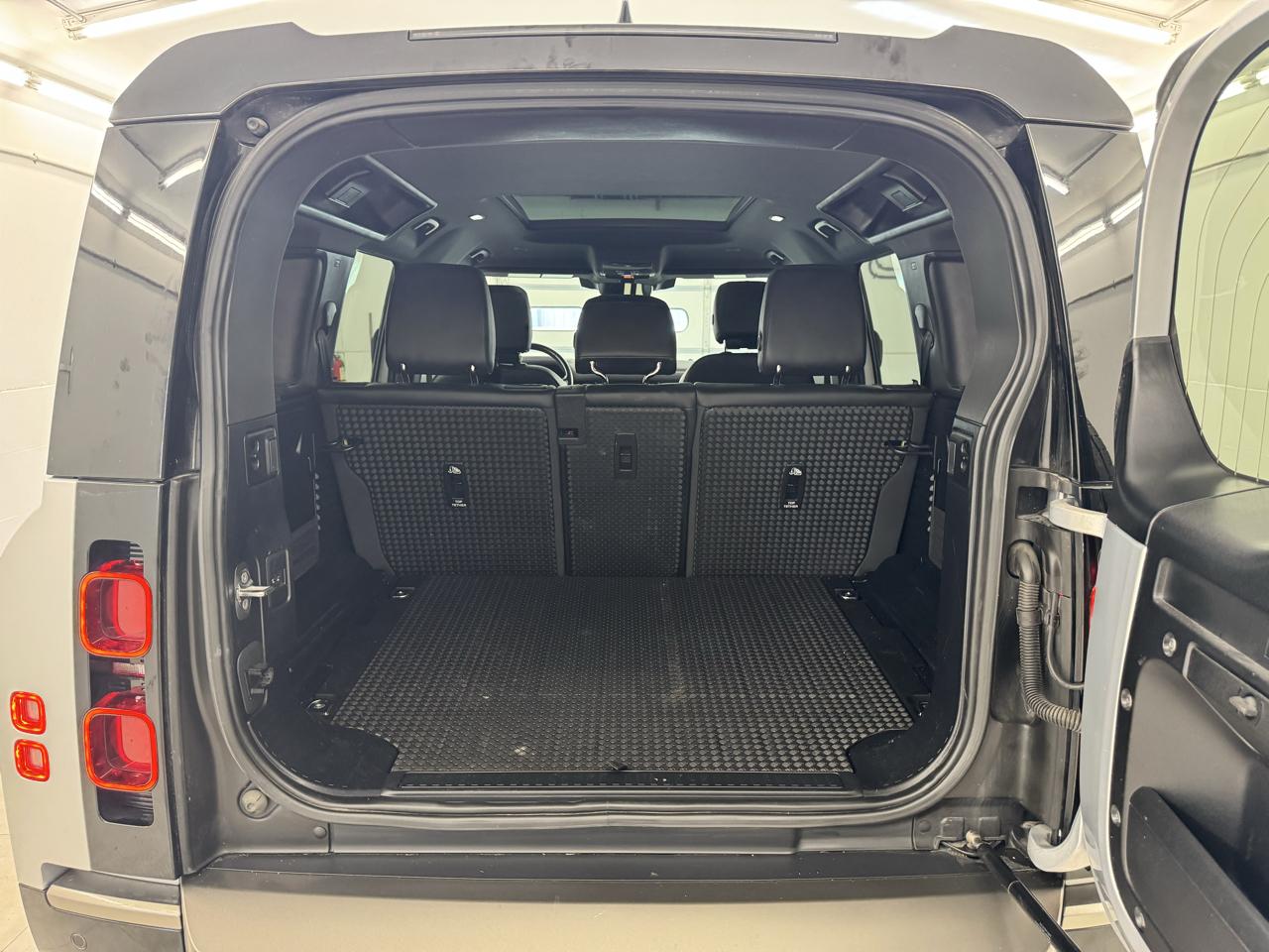 Land Rover Defender 110 X-Dynamic SE AWD 2023