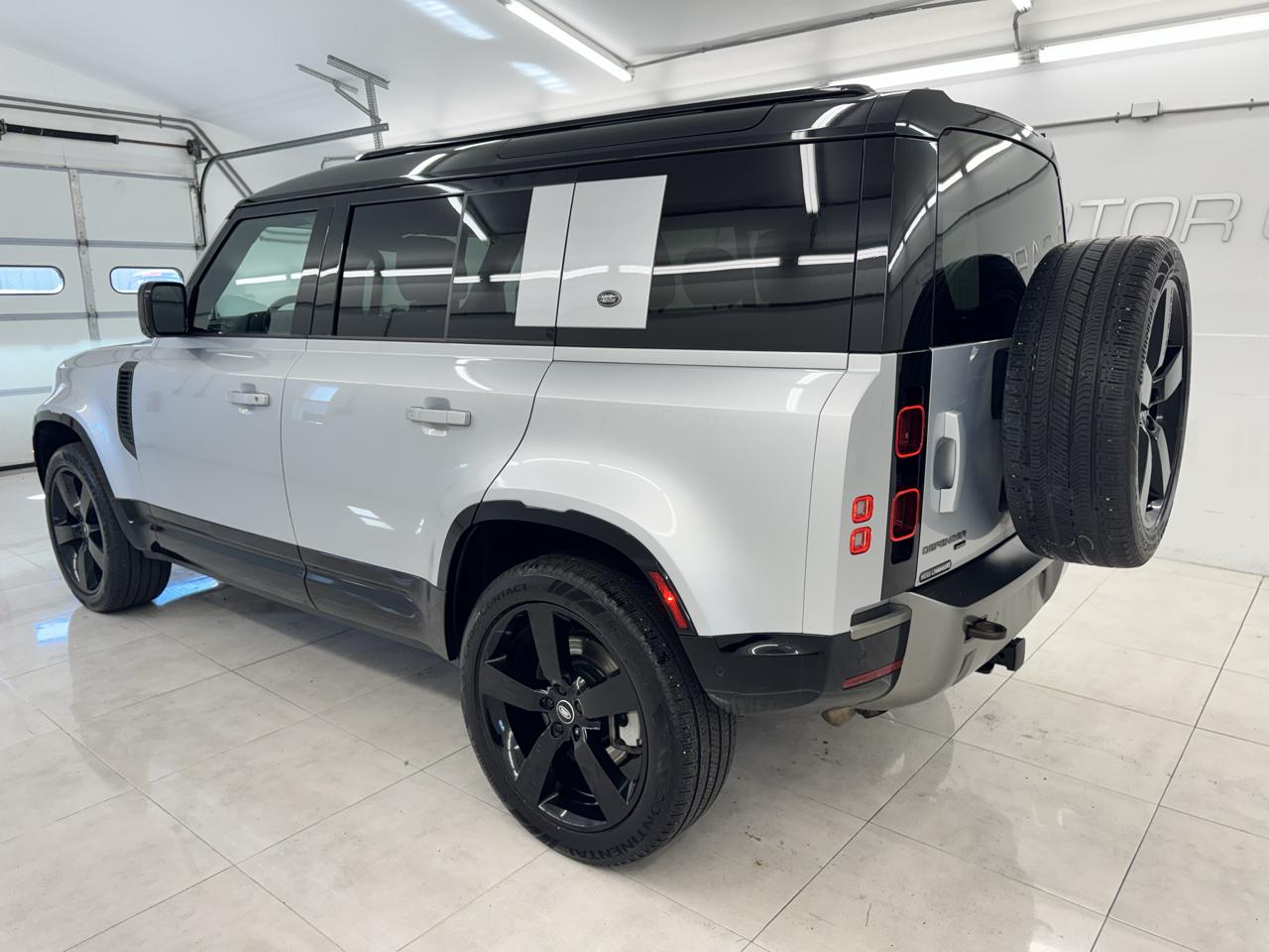 Land Rover Defender 110 X-Dynamic SE AWD 2023