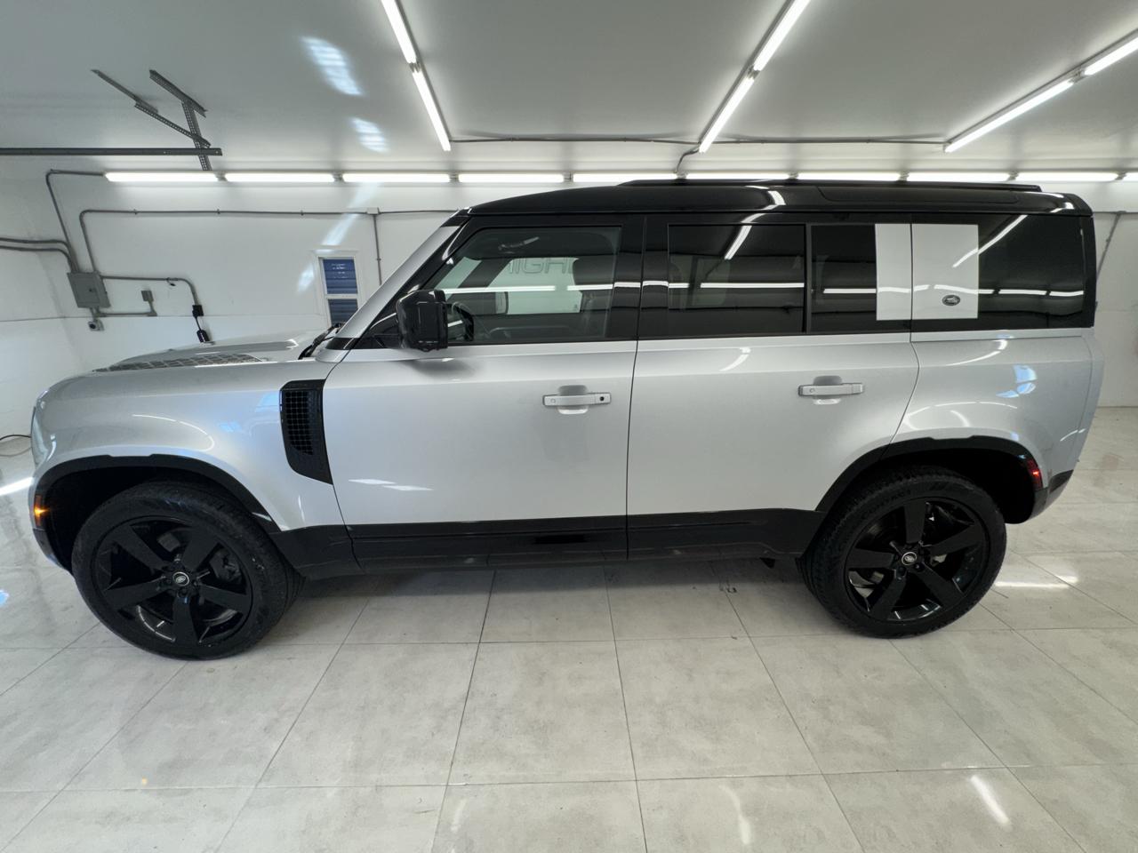 Land Rover Defender 110 X-Dynamic SE AWD 2023