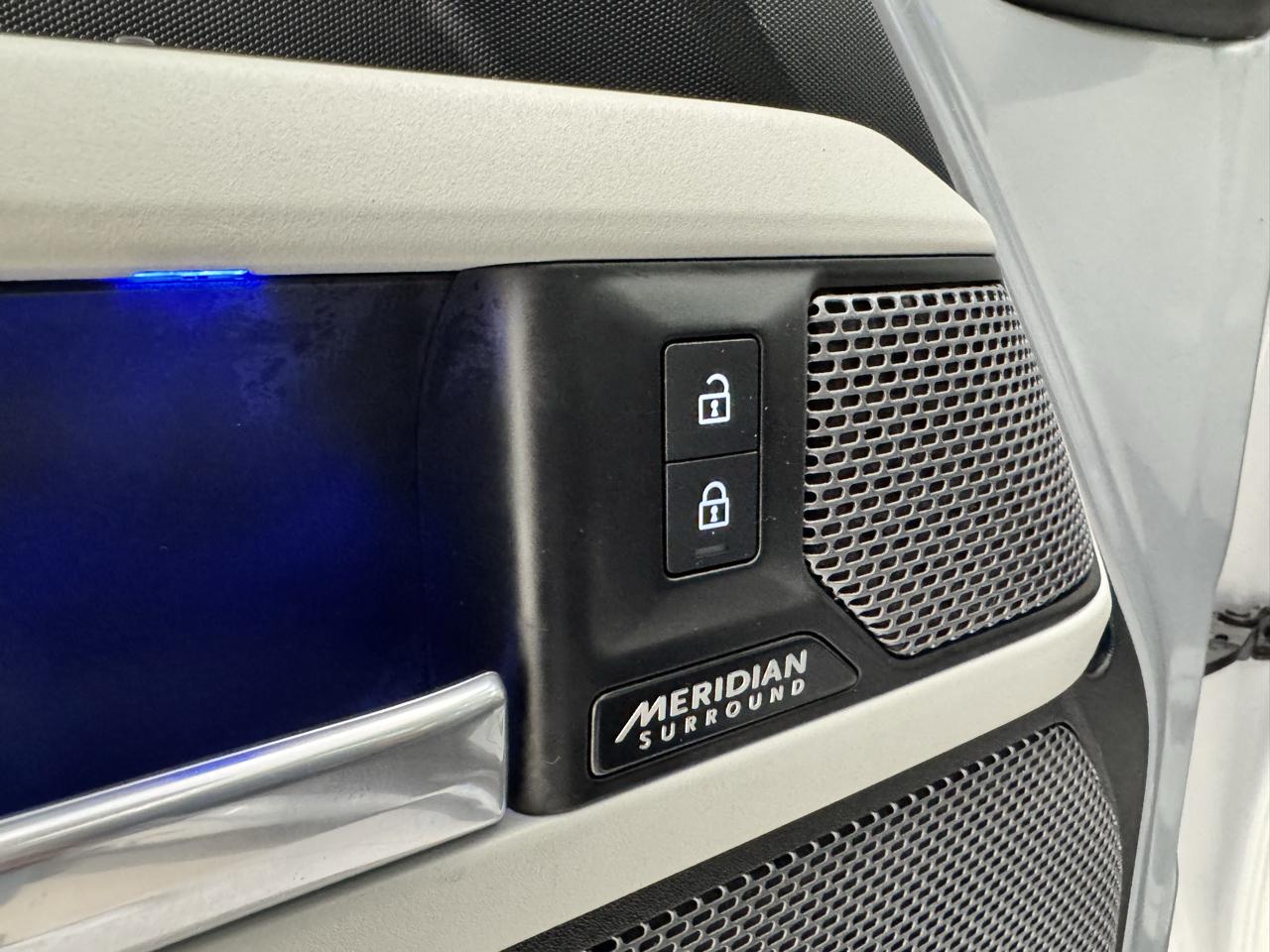 Land Rover Defender 110 X-Dynamic SE AWD 2023