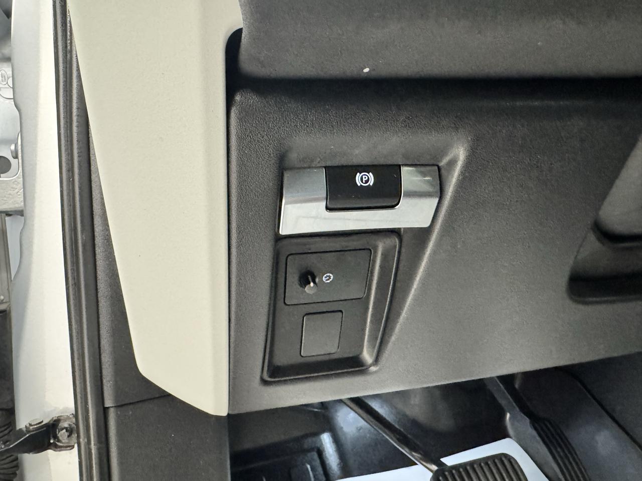 Land Rover Defender 110 X-Dynamic SE AWD 2023