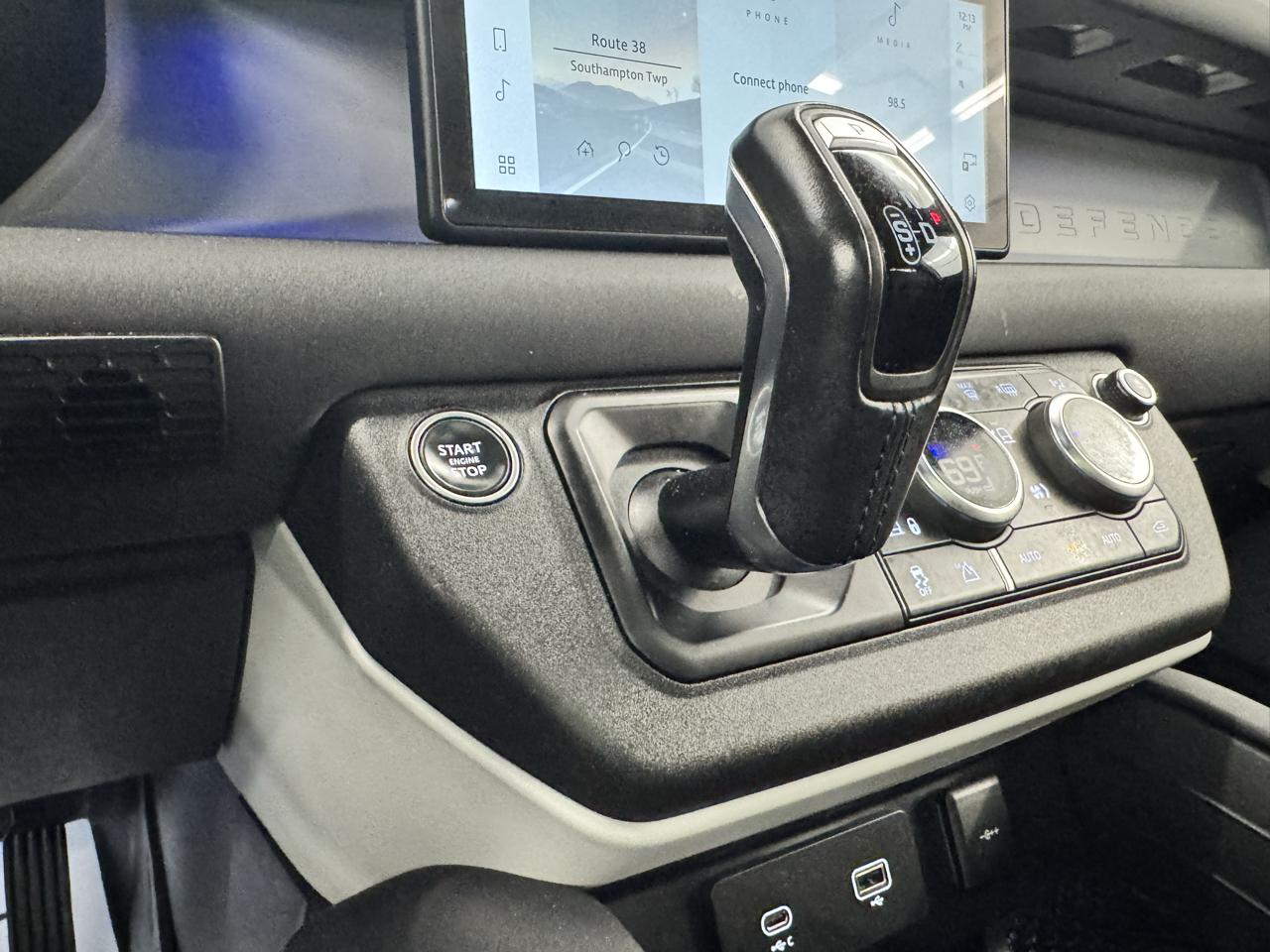 Land Rover Defender 110 X-Dynamic SE AWD 2023