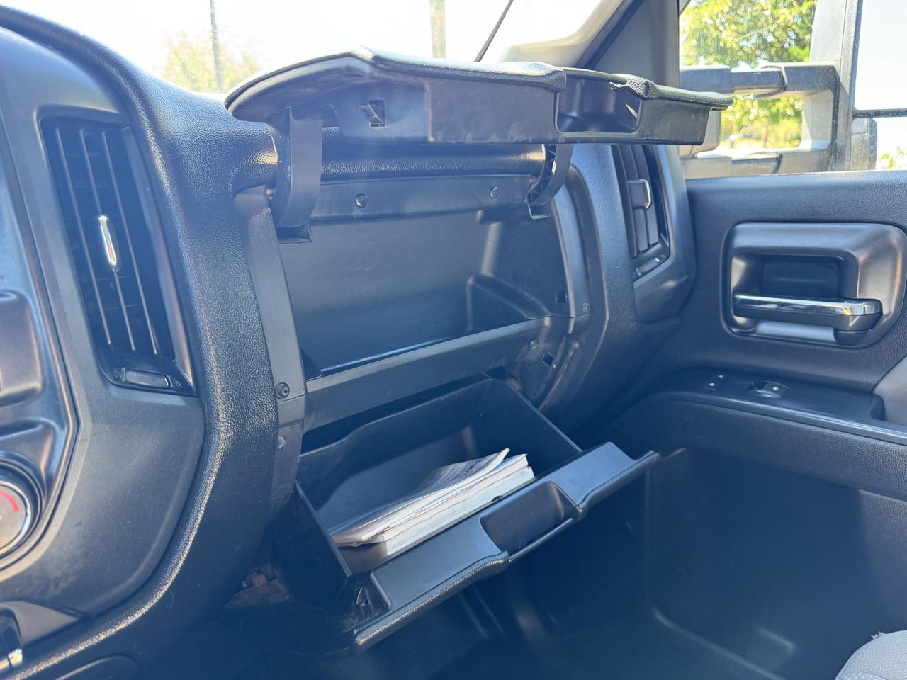 Chevrolet Silverado 3500HD 4WD Reg Cab 137.5" WB, 59.06" CA WT 2018
