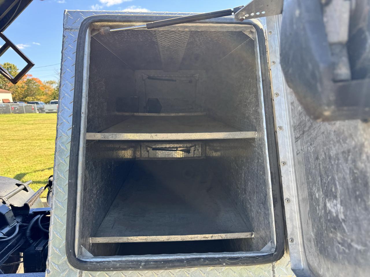 Ford Super Duty F-550 DRW XLT 4WD Reg Cab 145" WB 60" CA 2018