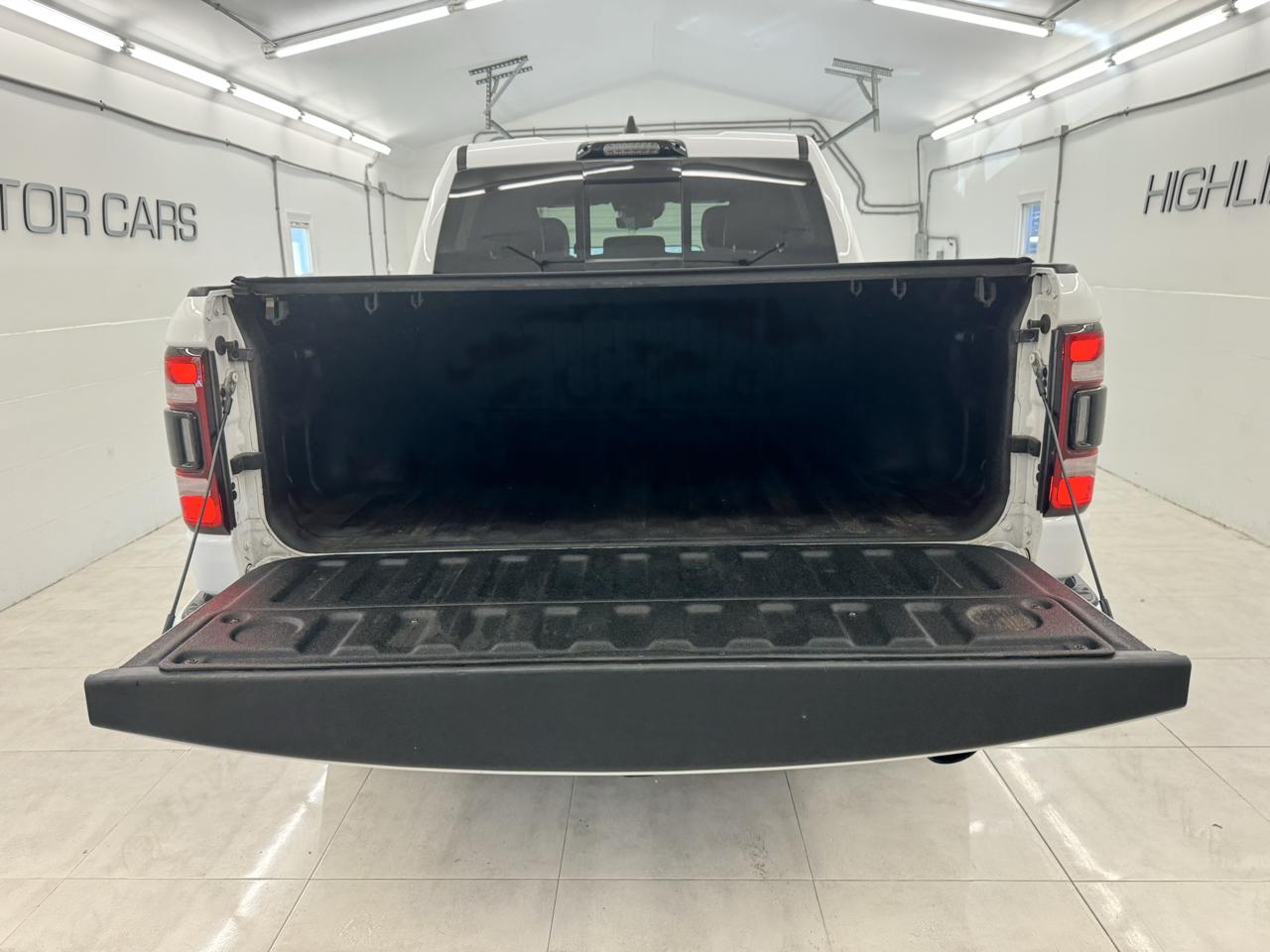 RAM 1500 Laramie 4x4 Crew Cab 5'7" Box 2021