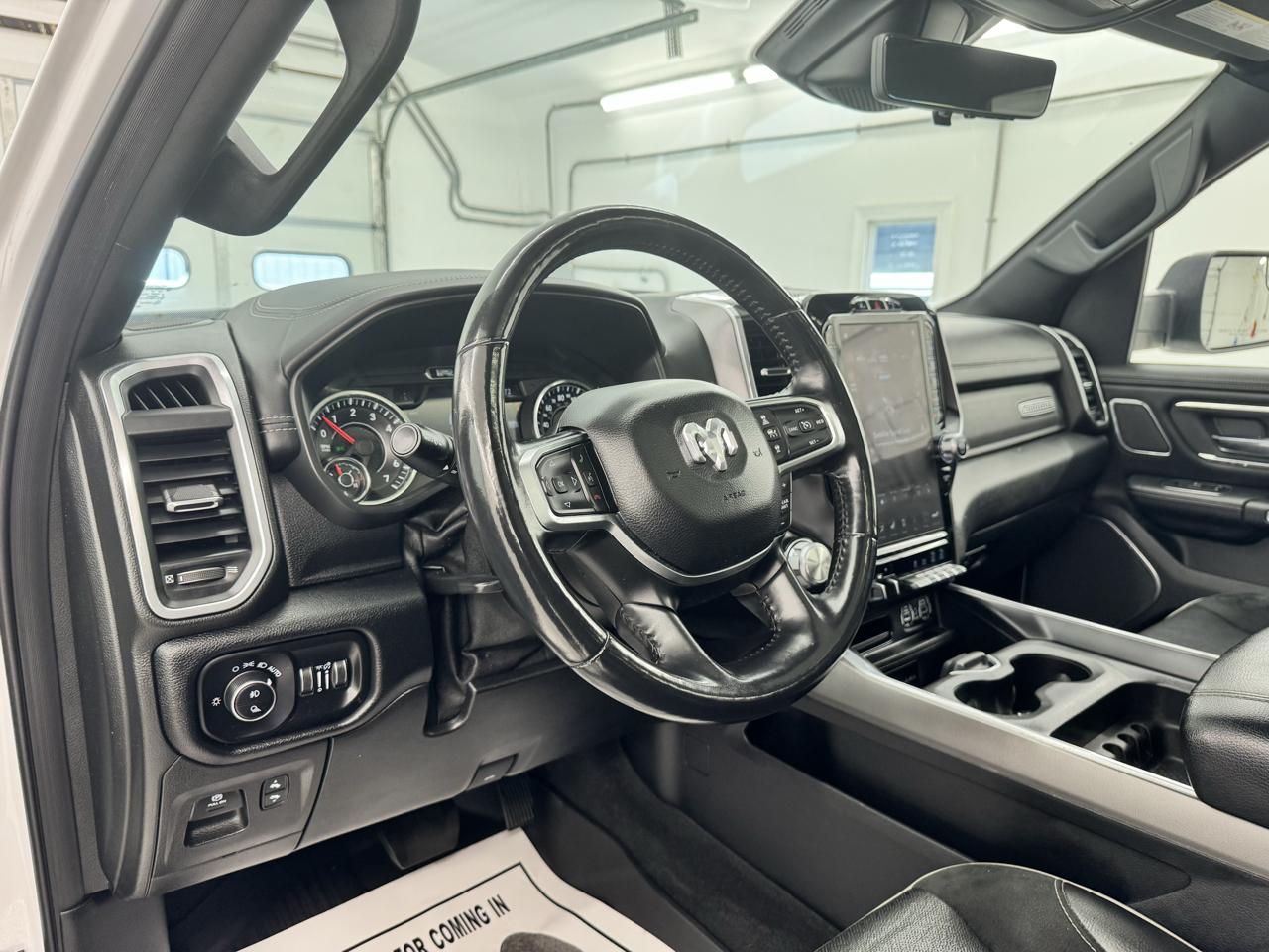 RAM 1500 Laramie 4x4 Crew Cab 5'7" Box 2021