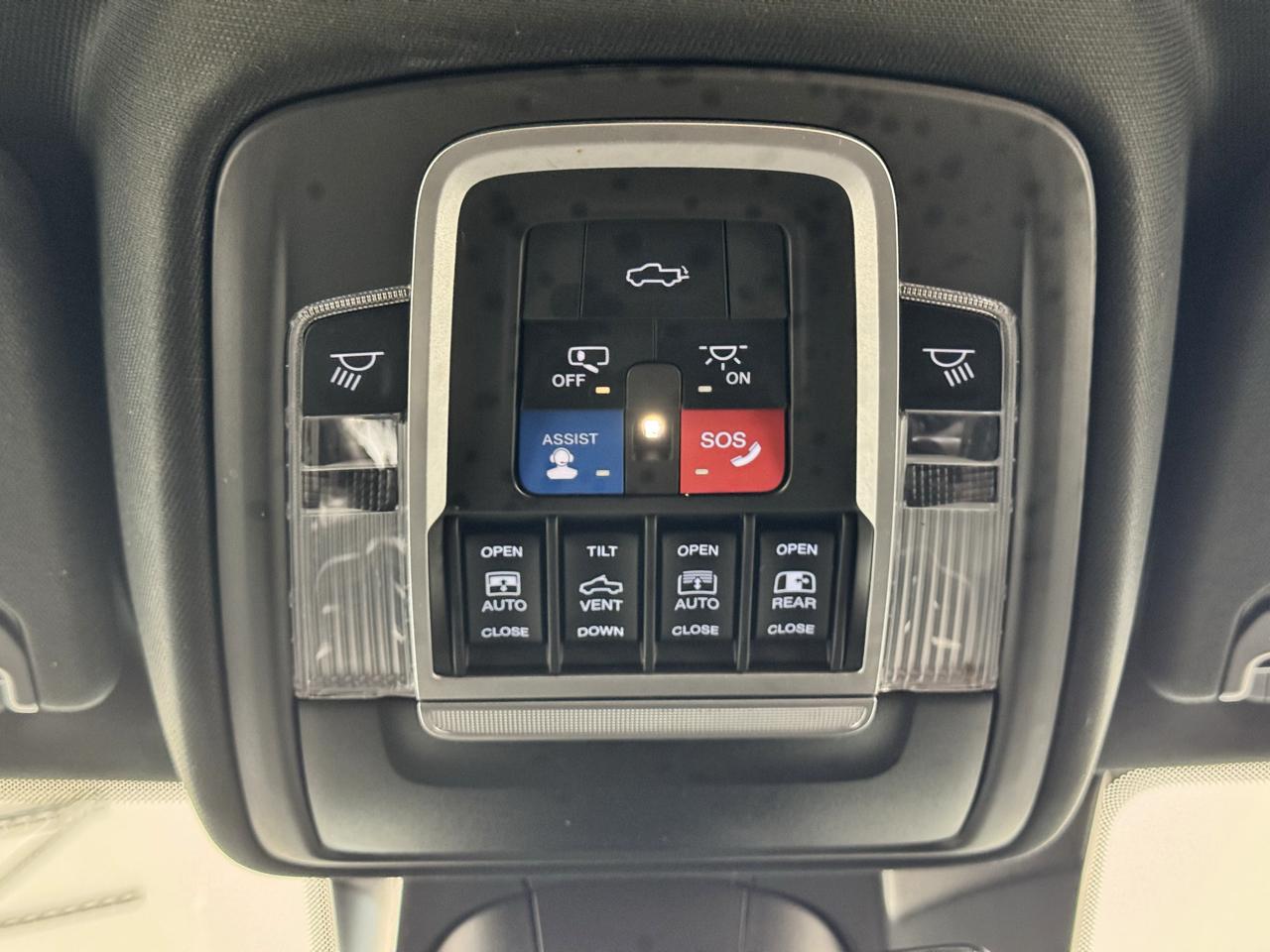 RAM 1500 Laramie 4x4 Crew Cab 5'7" Box 2021
