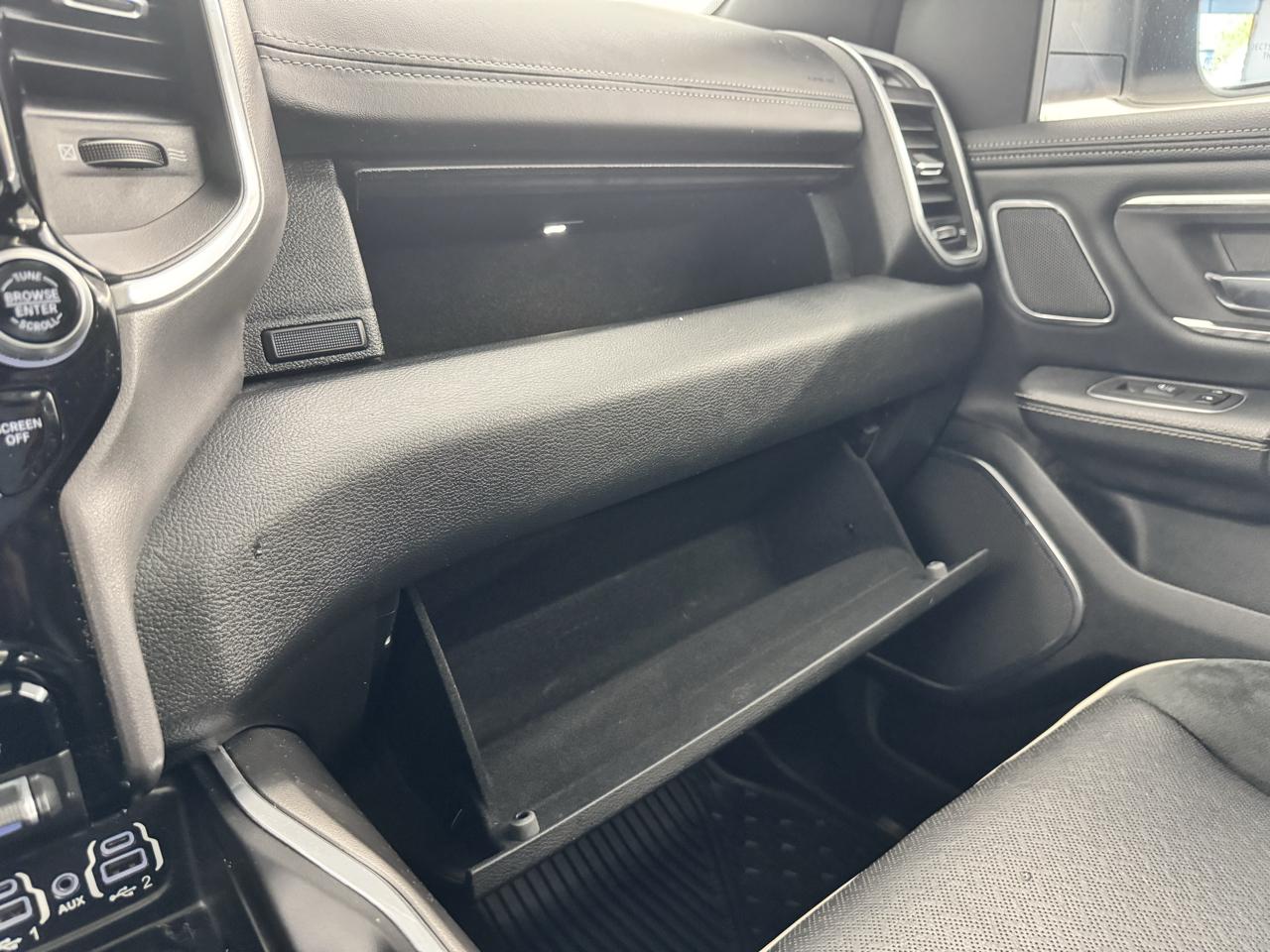 RAM 1500 Laramie 4x4 Crew Cab 5'7" Box 2021