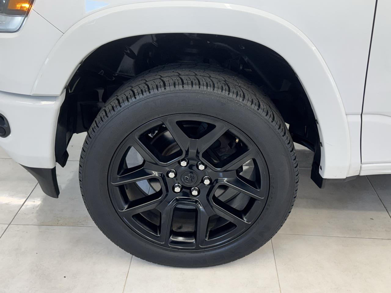 RAM 1500 Laramie 4x4 Crew Cab 5'7" Box 2021