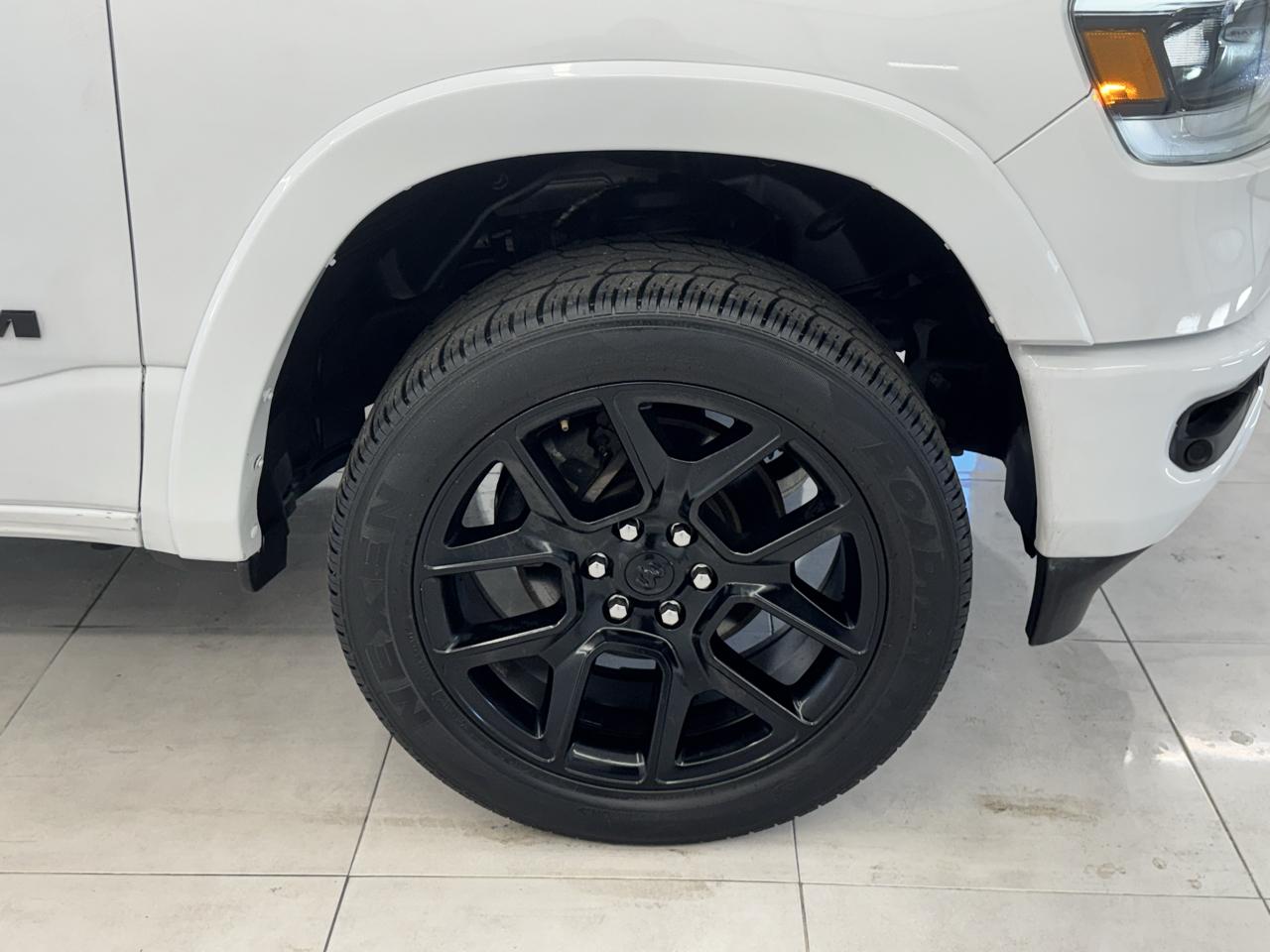 RAM 1500 Laramie 4x4 Crew Cab 5'7" Box 2021