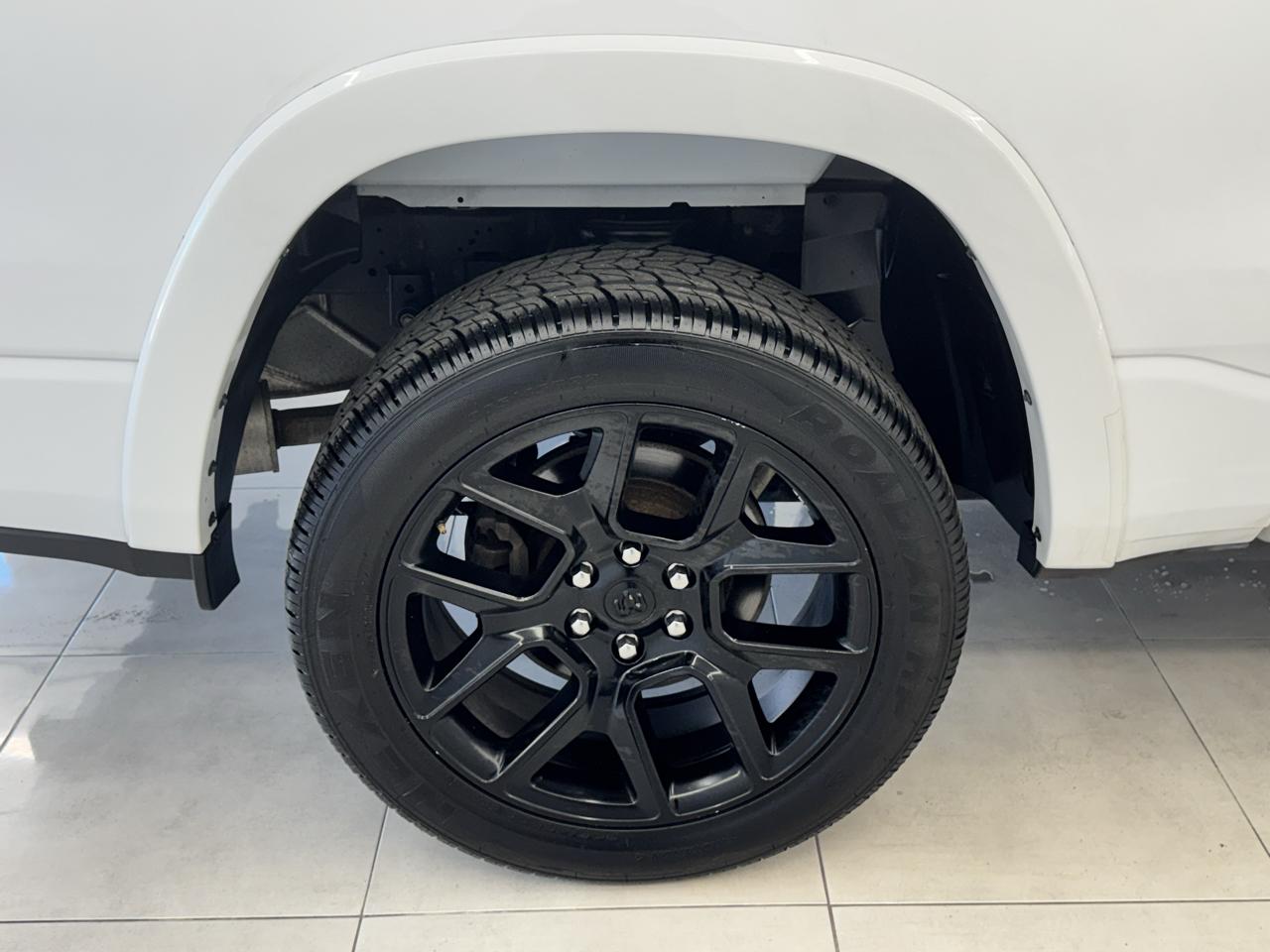 RAM 1500 Laramie 4x4 Crew Cab 5'7" Box 2021