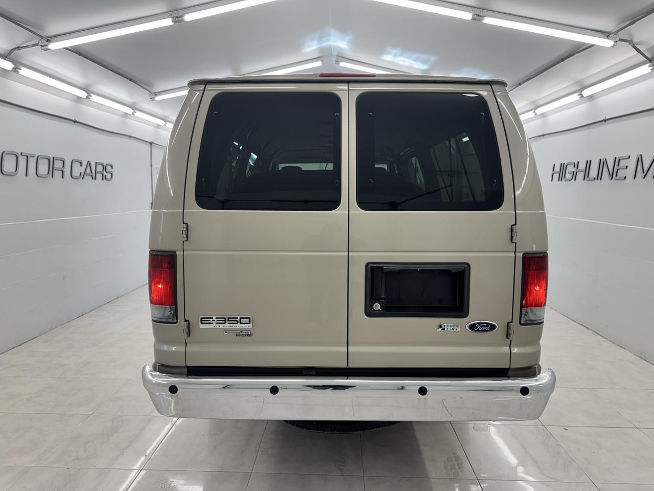 Ford Econoline Wagon E-350 Super Duty Ext XLT 2012