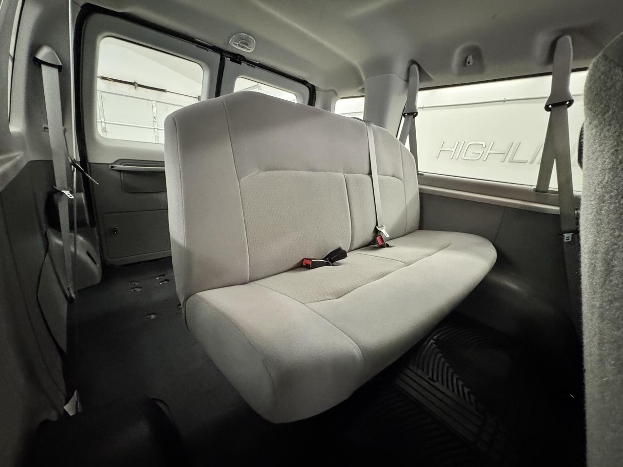 Ford Econoline Wagon E-350 Super Duty Ext XLT 2012