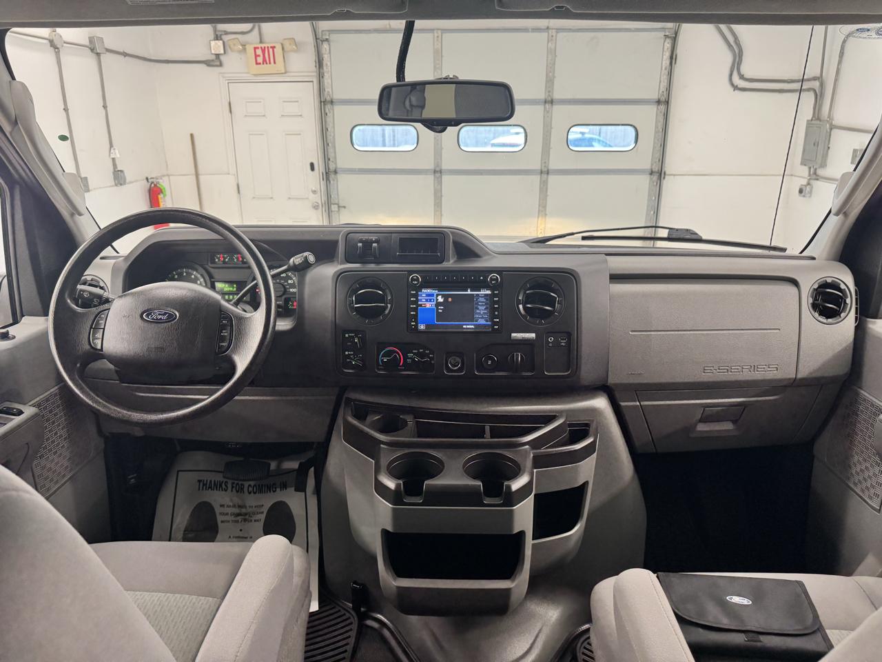 Ford Econoline Wagon E-350 Super Duty Ext XLT 2012